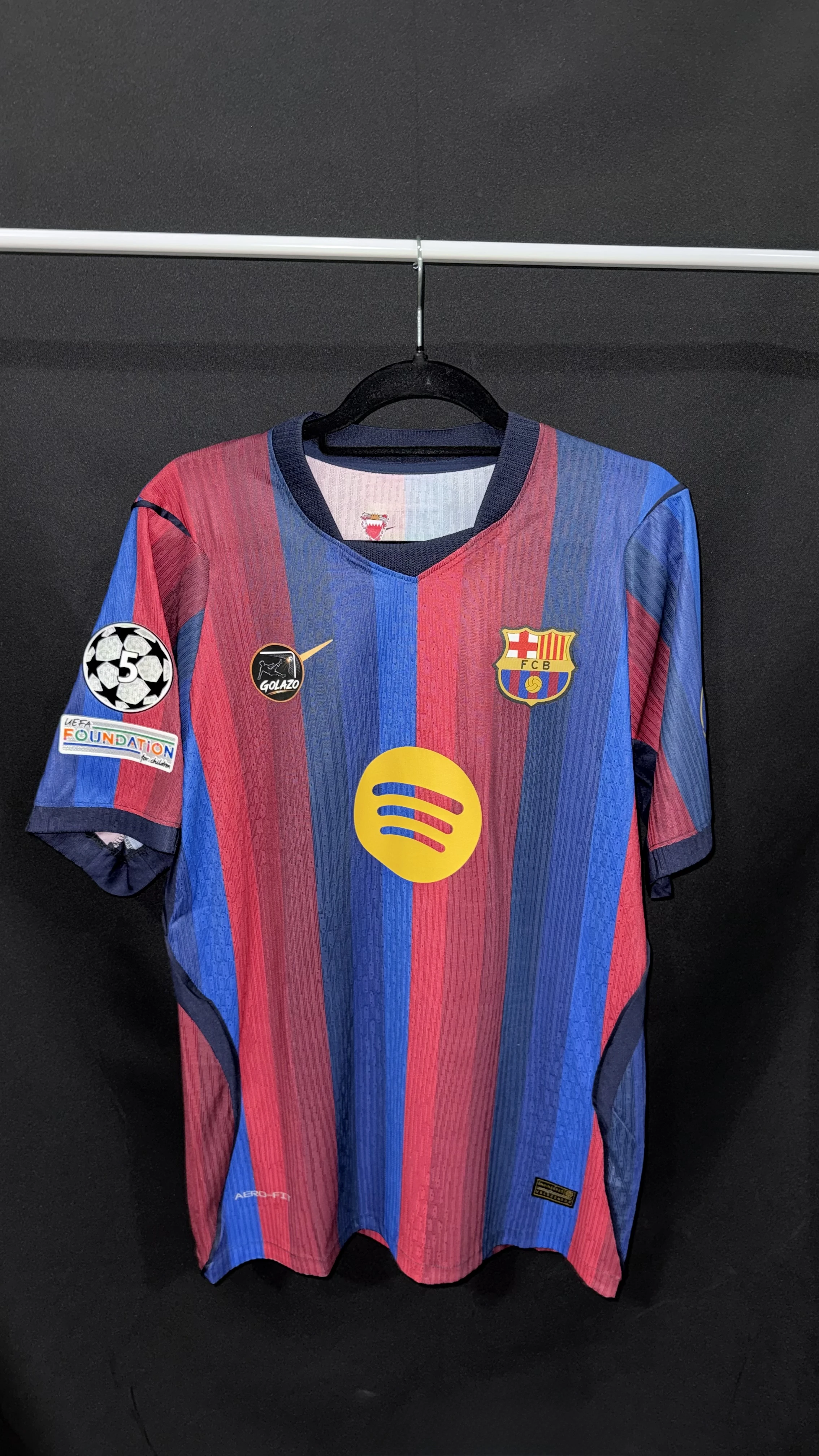 طقم برشلونة الاساسي (XL)